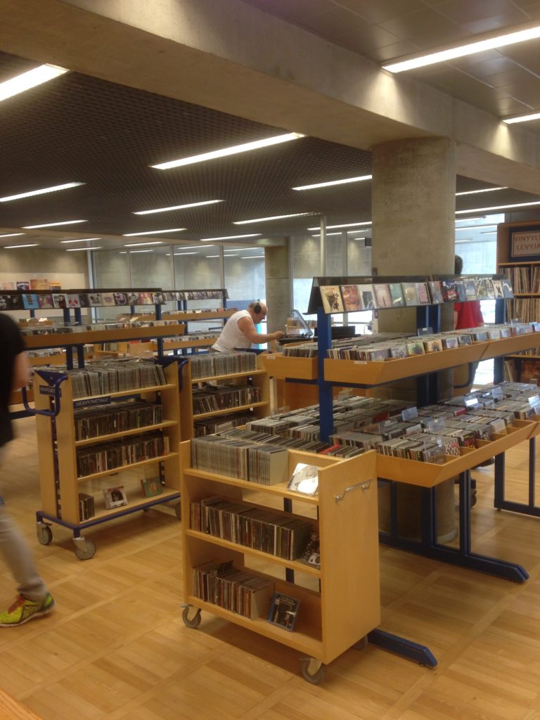 der musikbibliothek wird demnächst die Jugendbibliothek zugeschlagen